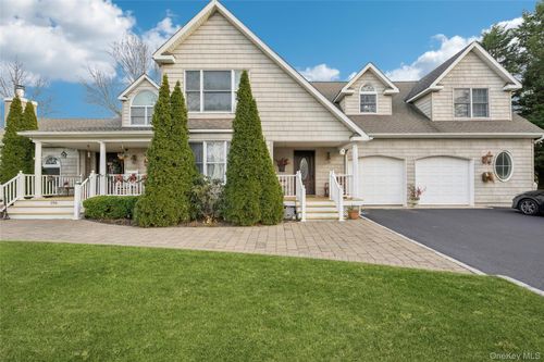 196 High Meadow Ln, Riverhead, NY, 11901-5036 | Card Image