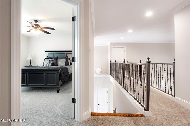 Staircase / Balcony | Image 34