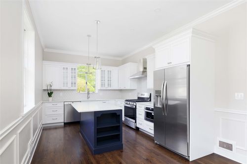 5 The Courtyard, Locust Valley, NY, 11560-1127 | Card Image