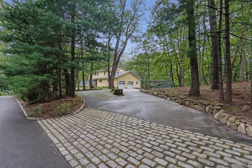 614 Twin Hills Court, Huntington, NY, 11768 | Card Image