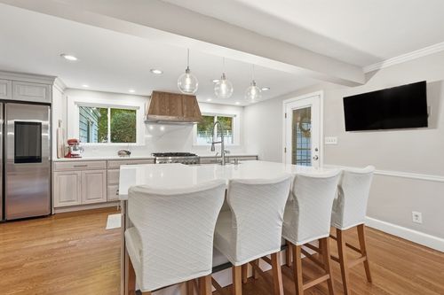 2 Vista Rd, Wilbraham, MA, 01095-1655 | Card Image