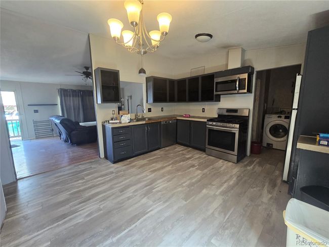 6500 88 Th Ave, Home with 3 bedrooms, 2 bathrooms and 2 parking in Henderson CO | Image 7