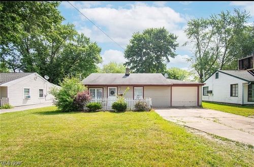 7387 Oregon Trl, Youngstown, OH, 44512-5536 | Card Image