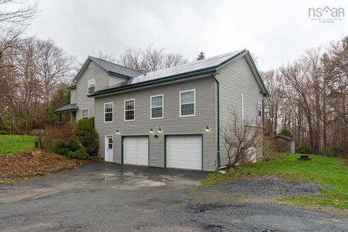 10 Sylvania Terr, House with 4 bedrooms, 4 bathrooms and 4 parking in Hammonds Plains NS | Card Image