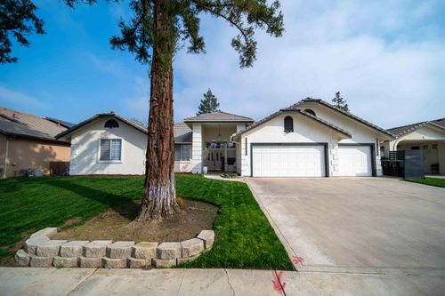 2330 S Stover St, Visalia, CA, 93292-2016 | Card Image