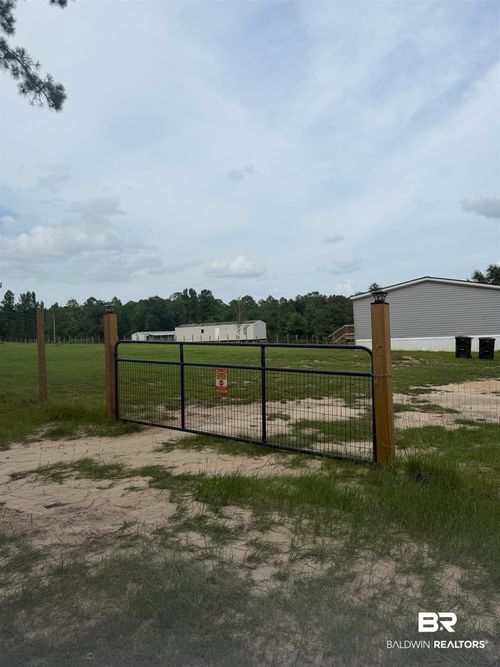 25592 Linholm Rd, Robertsdale, AL, 36567-5135 | Card Image