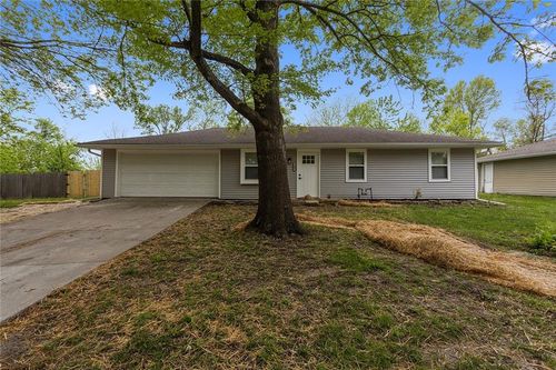 206 20th Ave N, Greenwood, MO, 64034-9763 | Card Image