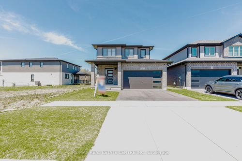 8 Moon Cres, Cambridge, ON, N1S0C4 | Card Image