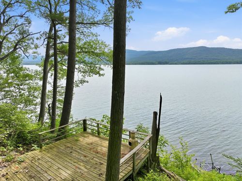 364 Delong Ln, Shoreham, VT, 05770-9811 | Card Image