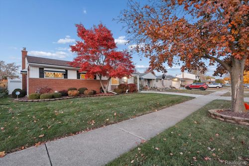 14240 Stratford St, Riverview, MI, 48193-7551 | Card Image