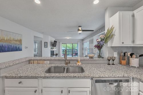 unit-42-9033 J M Keynes Dr, Charlotte, NC, 28262-8453 | Card Image