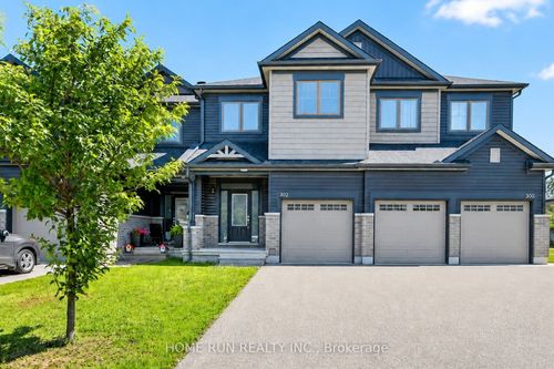 302 Grackle St, Gloucester, ON, K1X0G7 | Card Image