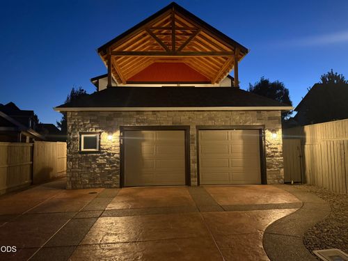 1184 Rutherford Dr, Medford, OR, 97504-8930 | Card Image