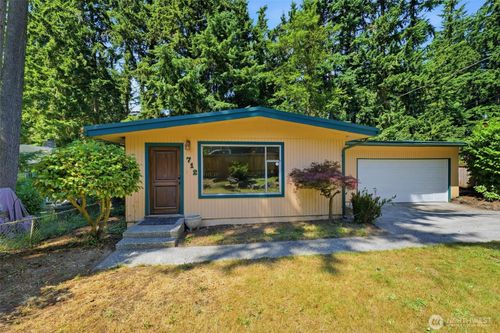 712 Ne 198th St, Shoreline, WA, 98155-1025 | Card Image