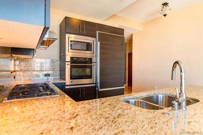 2301 - 800 The Mark Ln, House other with 2 bedrooms, 2 bathrooms and 2 parking in San Diego CA | Image 7