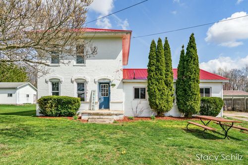 177 Maple St, Vermontville, MI, 49096-9458 | Card Image