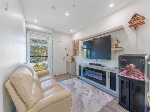 5069 Earles St, Vancouver, BC, V5R3R8 | Card Image