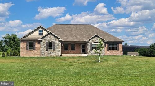 7654 Windmill Rd, GREENCASTLE, PA, 17225-8831 | Card Image
