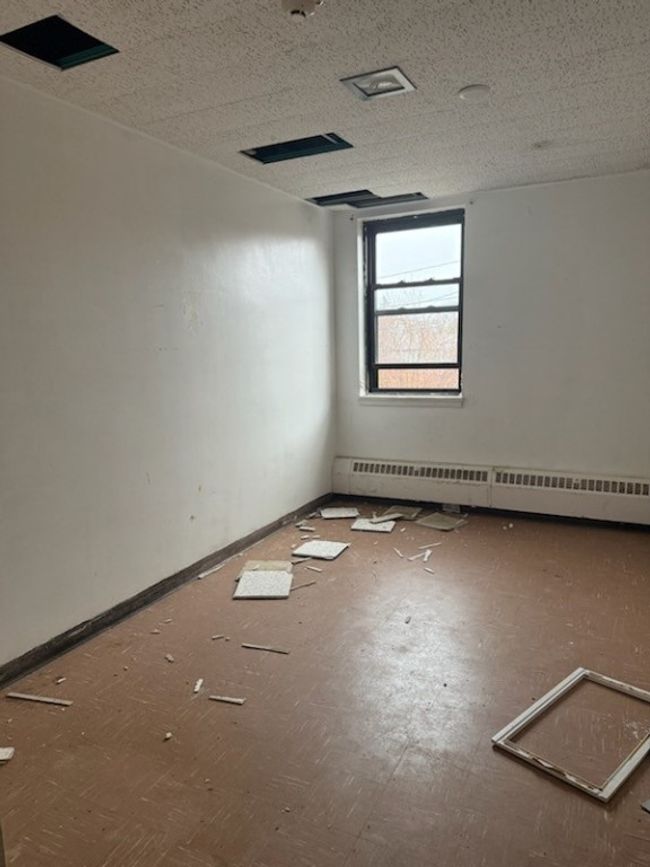 911 W Main Rd, Home with 0 bedrooms, 0 bathrooms and null parking in Middletown RI | Image 13