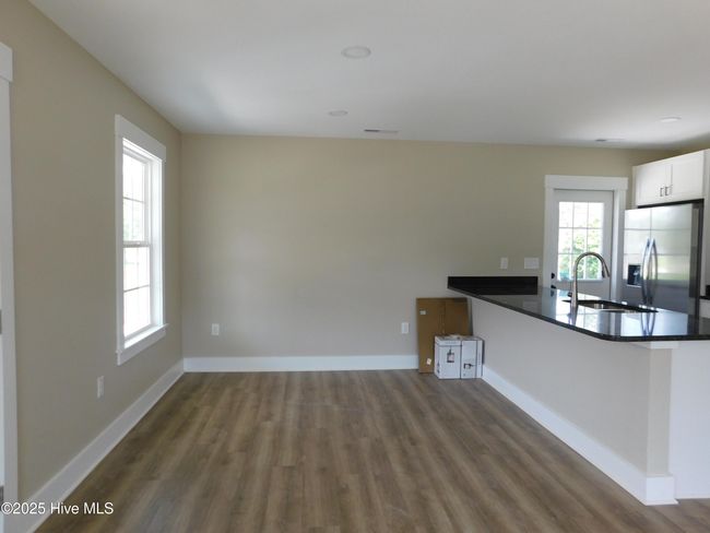 Similar Dining Area | Image 5