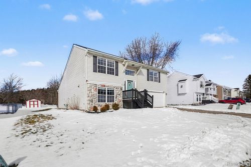 339 Andover Woods Dr, Fenton, MI, 48430-4125 | Card Image