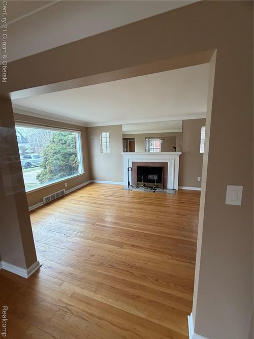 2930 Birchwood St, Trenton, MI, 48183-3680 | Card Image