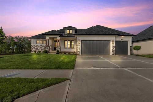 8732 N Lewis Ave, Kansas City, MO, 64157-6249 | Card Image