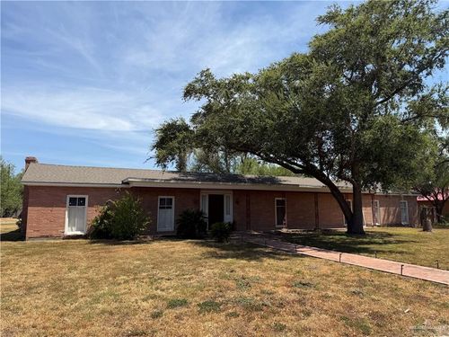 638 W Rodriguez Ave, Raymondville, TX, 78580-2354 | Card Image