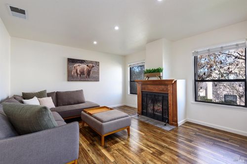 439 Mission Blvd, Santa Rosa, CA, 95409-5346 | Card Image