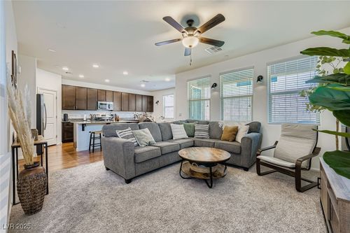 7529 Whitman Colonial St, Las Vegas, NV, 89166-5251 | Card Image