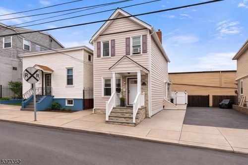 76 Holmes St, Belleville, NJ, 07109-3121 | Card Image