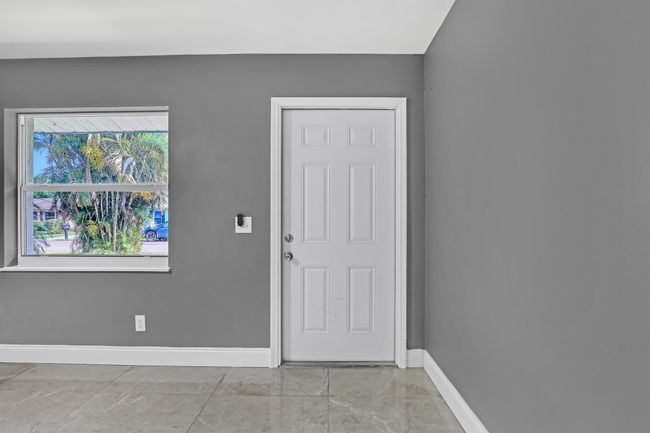 324 W 5 Th Ter, House other with 4 bedrooms, 2 bathrooms and null parking in Pahokee FL | Image 8