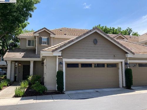 214 W La Flor Ln, Mountain House, CA, 95391-3037 | Card Image