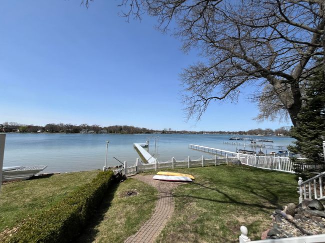 1864 Point St, House other with 3 bedrooms, 2 bathrooms and null parking in Commerce Township MI | Image 6