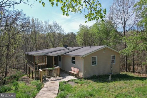 320 Painted Meadow Ln, HEDGESVILLE, WV, 25427-5162 | Card Image