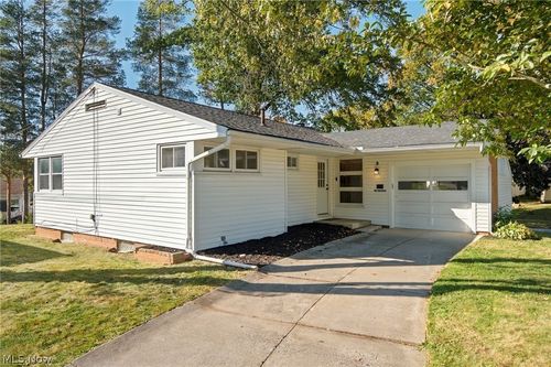 1908 Valley Rd, Cuyahoga Falls, OH, 44223-2020 | Card Image