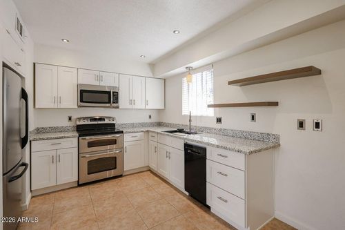 3326 W Tangerine Ln, Phoenix, AZ, 85051-3842 | Card Image