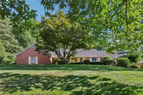 2584 Blossom Ln, New Castle, PA, 16105-1668 | Card Image