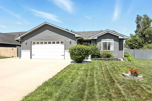 8770 Steamboat Ln, Summerset, SD, 57769-6212 | Card Image