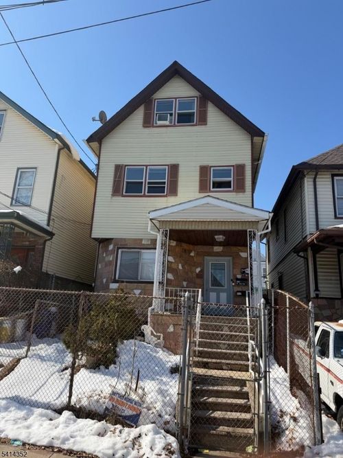 832 Parker St, Newark, NJ, 07104-2318 | Card Image