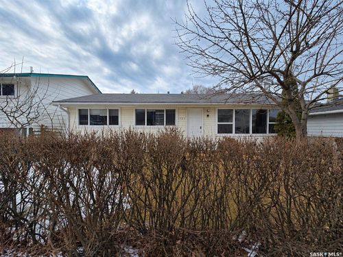1721 E Avenue, Saskatoon, SK, S7L1V3 | Card Image