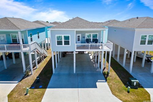 107 Caledonia Dr, Rockport, TX, 78382-2333 | Card Image