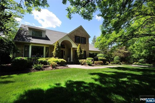 273 Joshua Ln, Wyckoff, NJ, 07481-2800 | Card Image