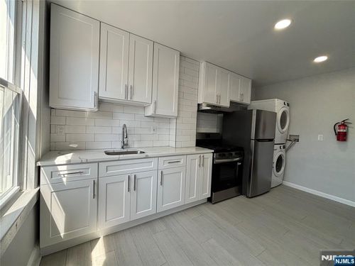 240 E Forest Ave, Teaneck, NJ, 07666-5752 | Card Image