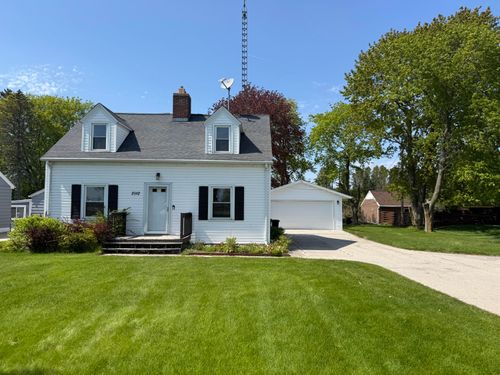2912 Memorial Dr, Two Rivers, WI, 54241-3227 | Card Image