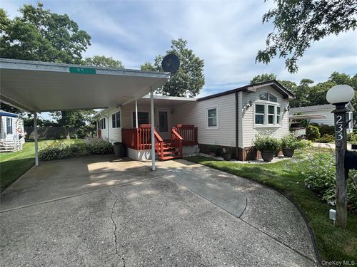 233-1661 Old Country Rd, Riverhead, NY, 11901-4410 | Card Image