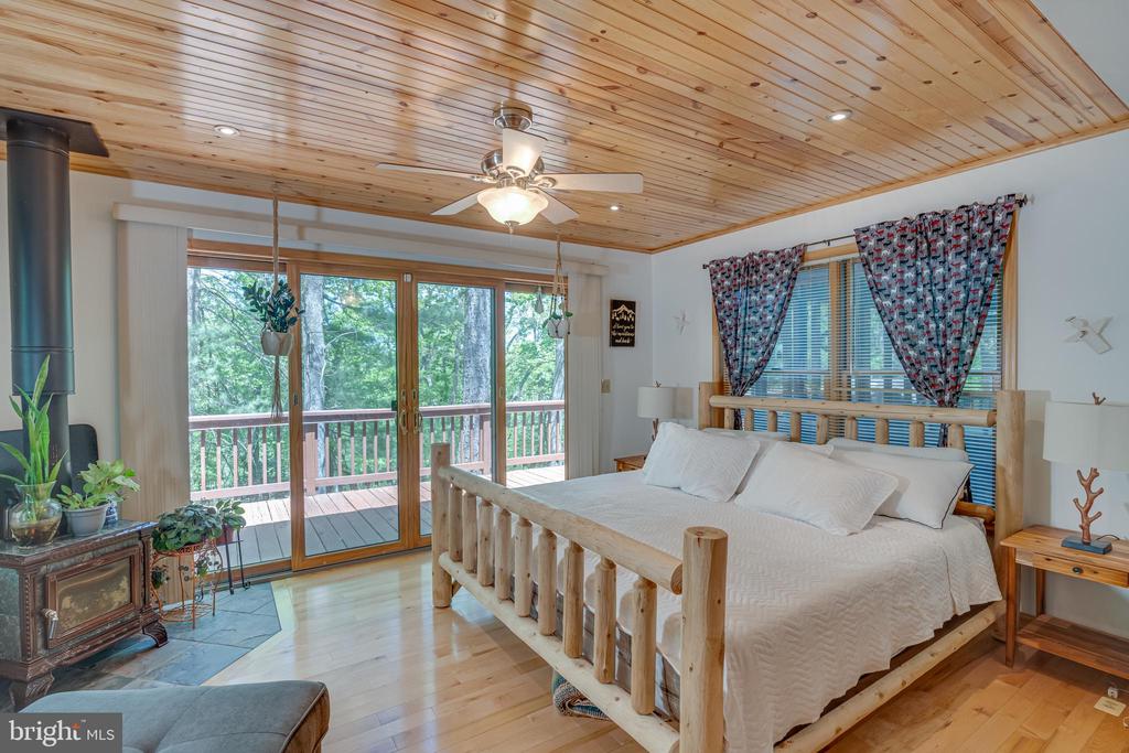 Old Mill Manor Pl, Berkeley Springs, WV 25411