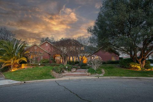 10198 N Spanish Bay Dr, Fresno, CA, 93720-3426 | Card Image