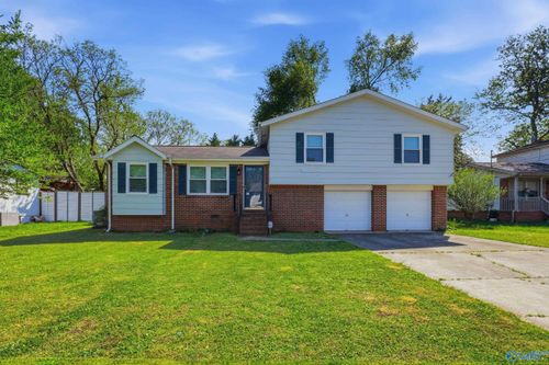 4045 Knollbrook Dr Nw, Huntsville, AL, 35810-1831 | Card Image