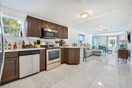 827 Nw 114th St, Miami, FL, 33168-2226 | Card Image